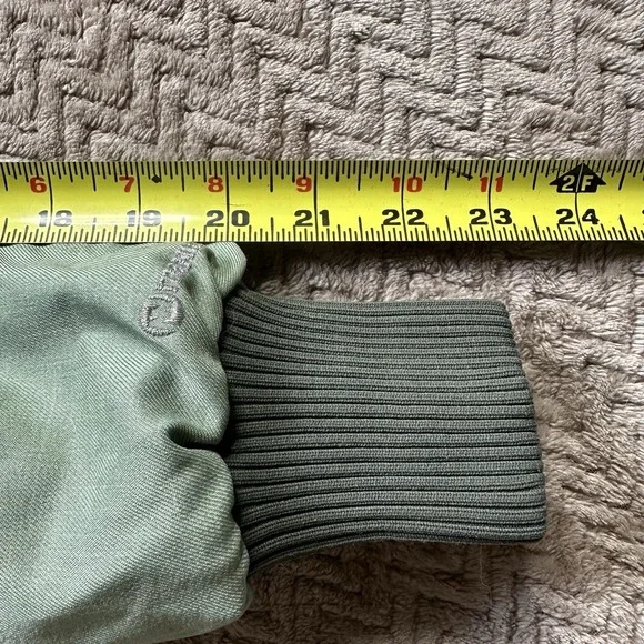 686 Woman's Snowboarding Jacket Green Pink Size XS Winter Gear - Picture 6 of 9